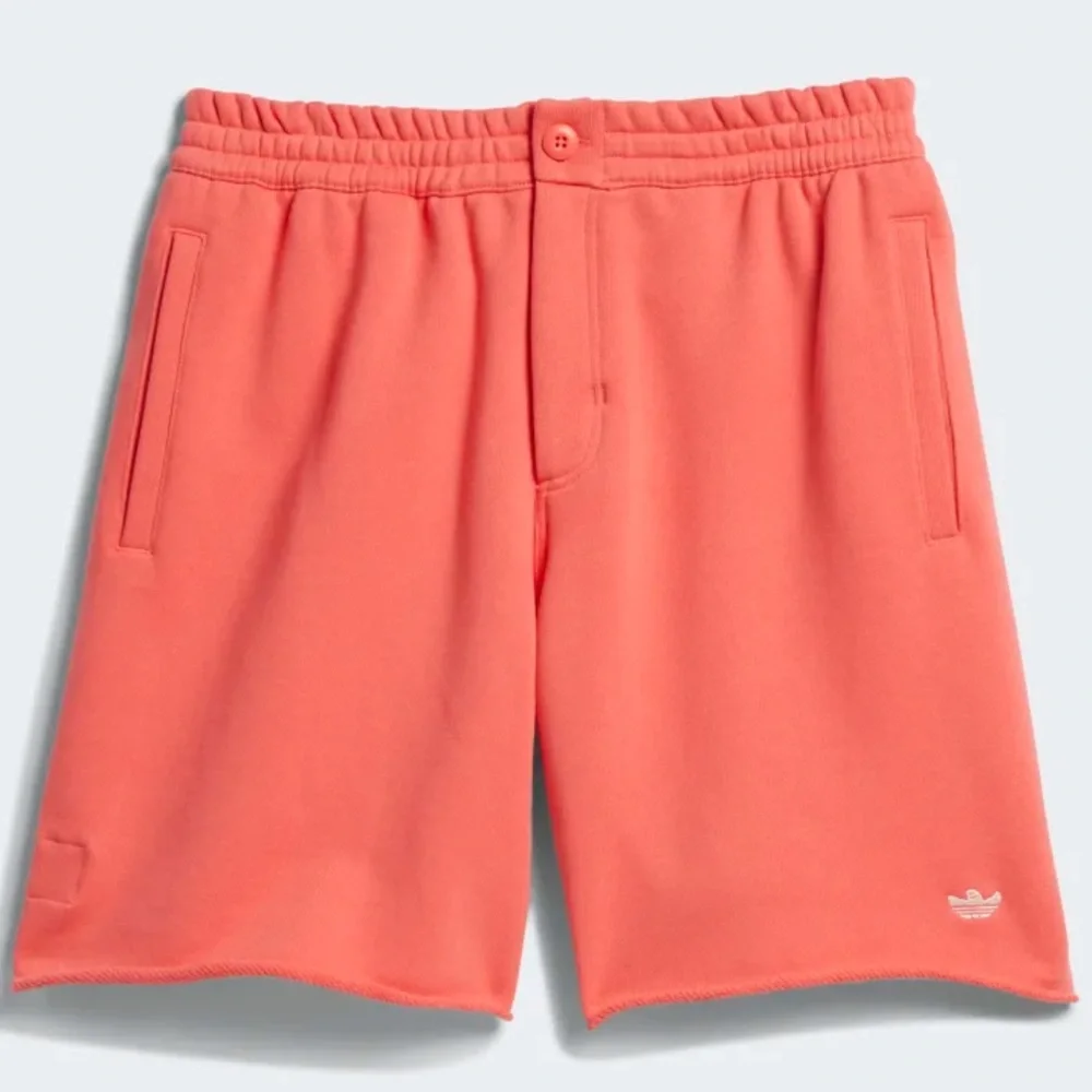🎄FIRM PRICE🎄 Adidas Heavyweight shmoofoil shorts unisex